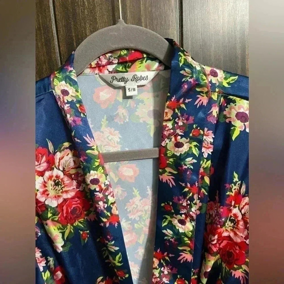 Floral Satin Robe. Brand: Pretty Robes. Size: S/M - Picture 5 of 12